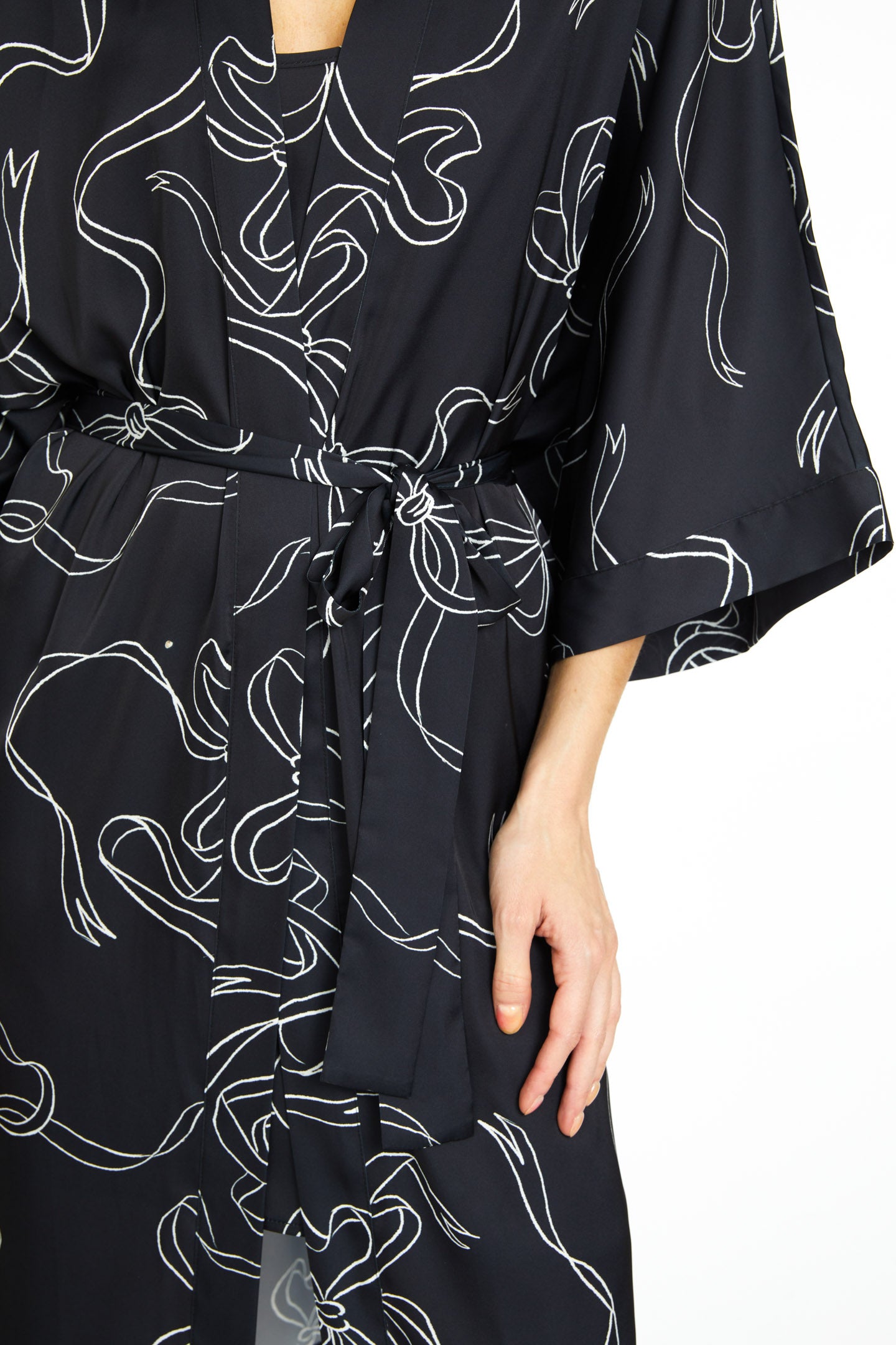 Bow Noir Silky Kimono