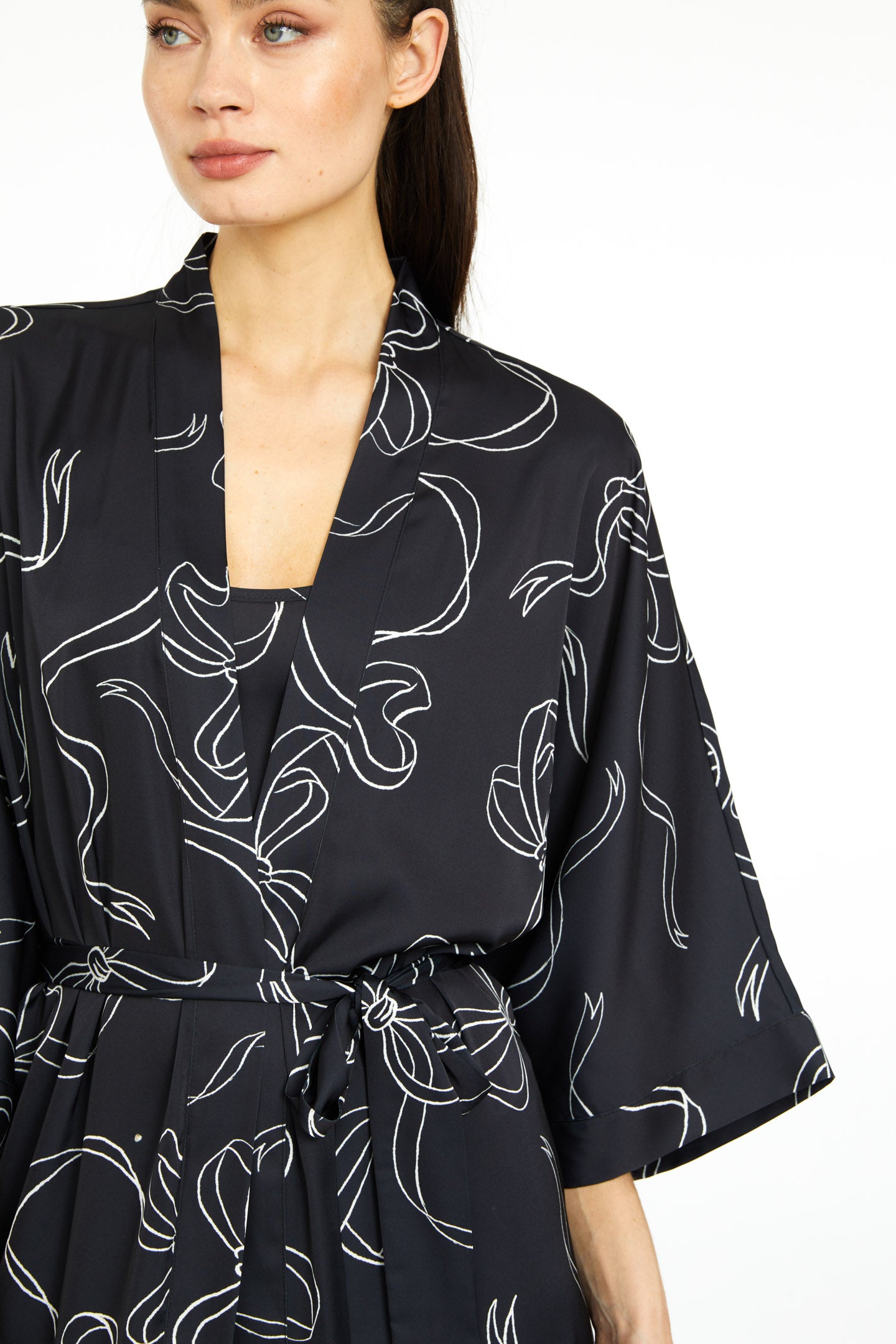 Bow Noir Silky Kimono